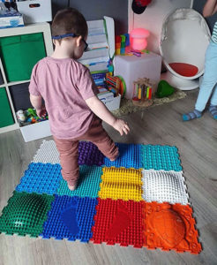 As the first company in the UK to specialise in sensory play mats for children, we want to make it easy to integrate sensory play into daily life.  And our mats have already been a big hit with parents of children on the autism spectrum – sensory seekers, and sensory avoiders – all around the world!